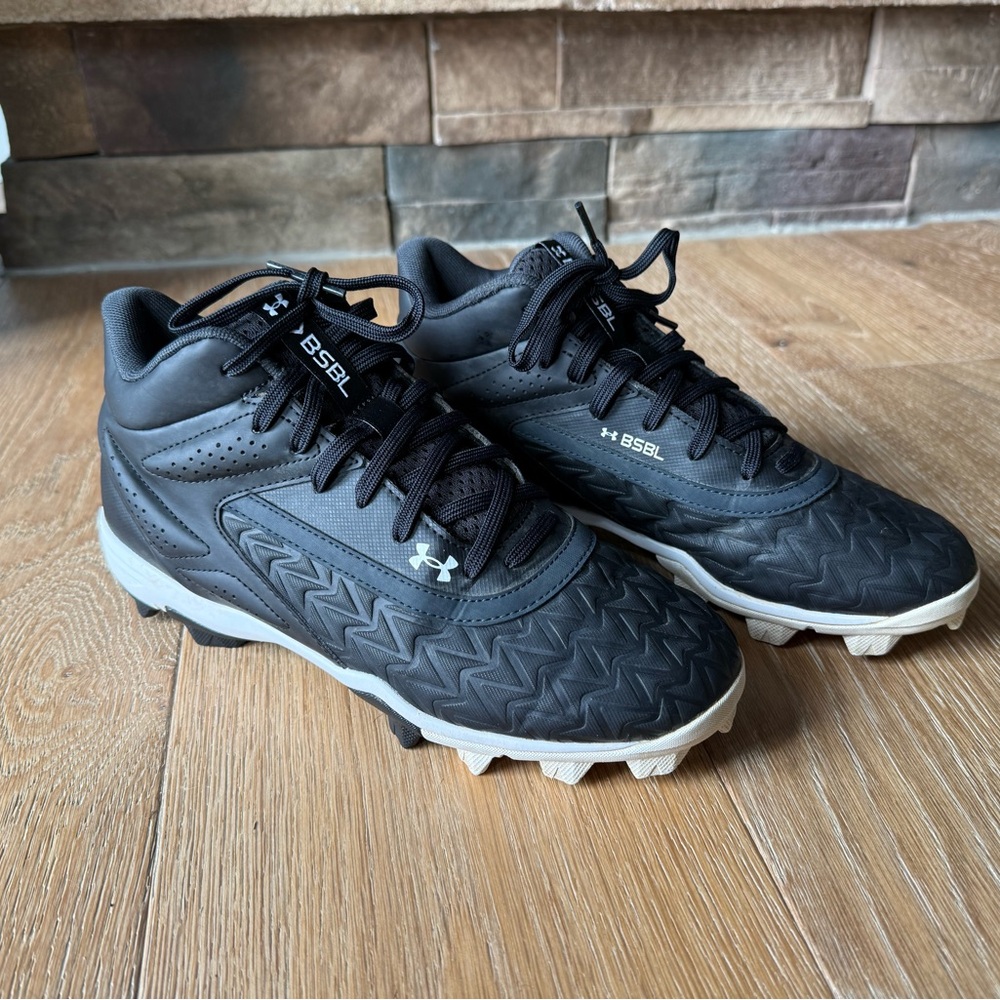 Men’s Under Armour Lead Off Mid Baseball Cleats size 7